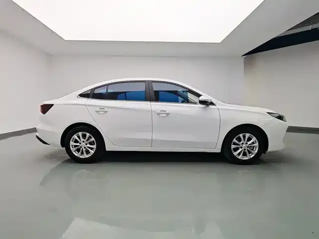 Roewe i5 — Фото автомобиля 18