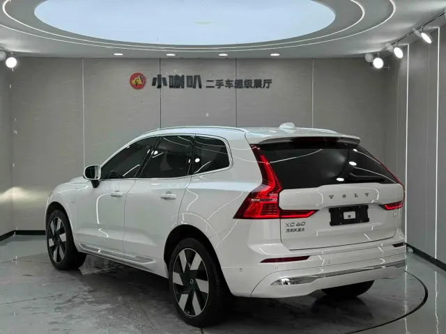 Volvo XC60 — Фото автомобиля 6
