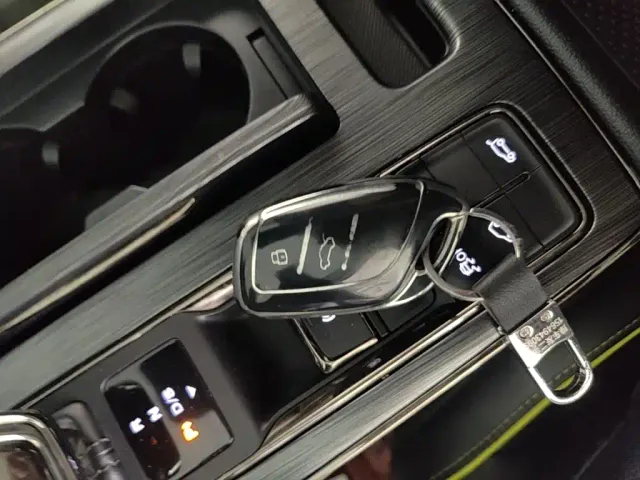 Roewe RX5 — Фото автомобиля 8