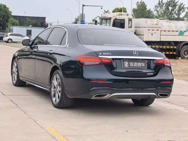 Mercedes-Benz E-Class — Фото автомобиля 14