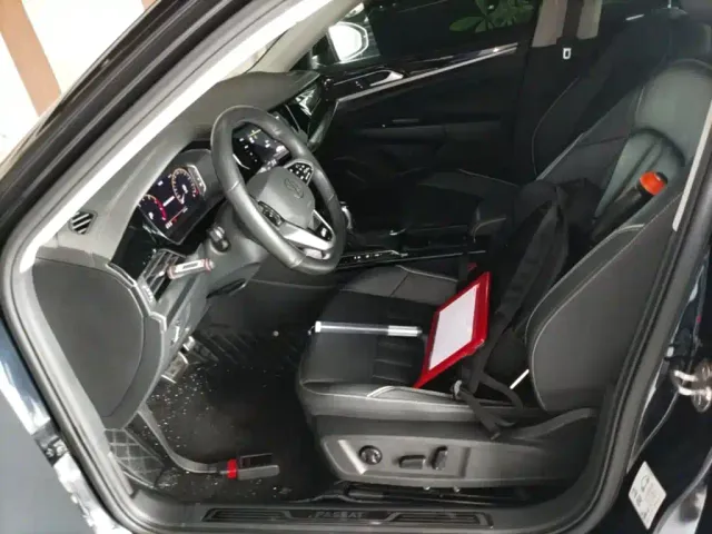 Volkswagen Passat — Фото автомобиля 14