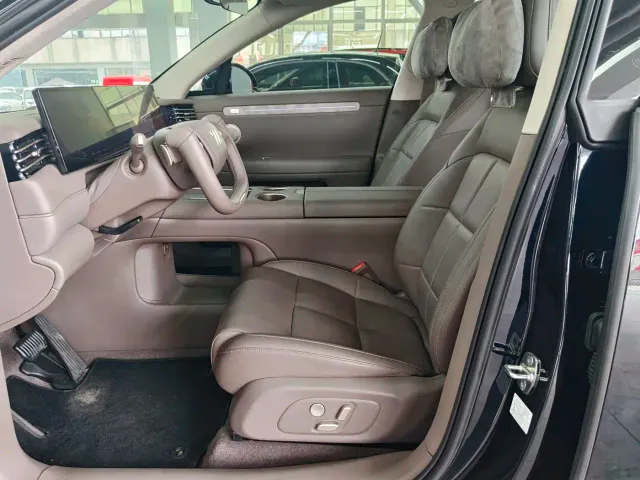 IM Motors LS6 — Фото автомобиля 11