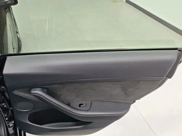 Tesla Model 3 — Фото автомобиля 23
