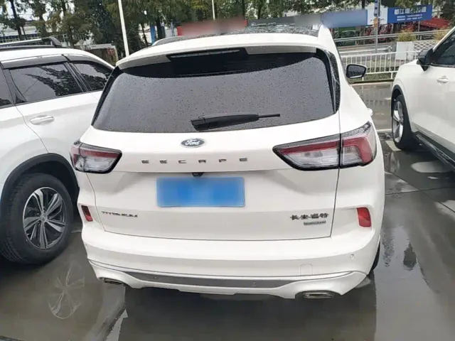 Ford Escape — Фото автомобиля 5