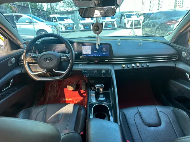 Hyundai Elantra — Фото автомобиля 6