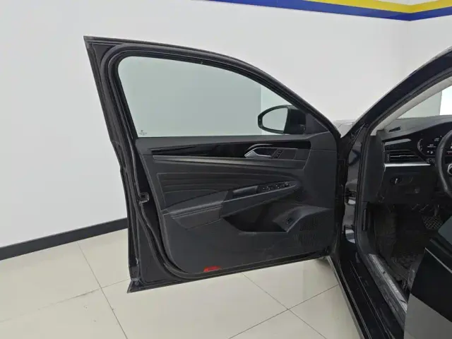 Volkswagen Passat — Фото автомобиля 7