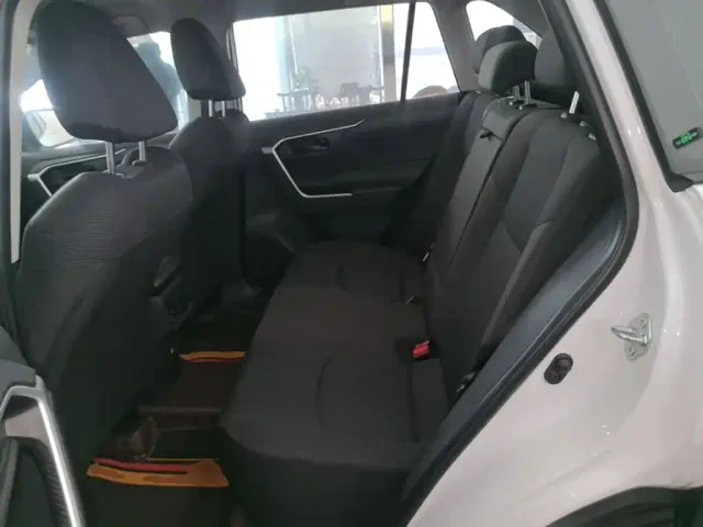 Toyota RAV4 — Фото автомобиля 16