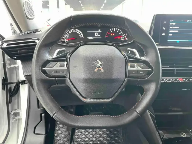 Peugeot 2008 — Фото автомобиля 8