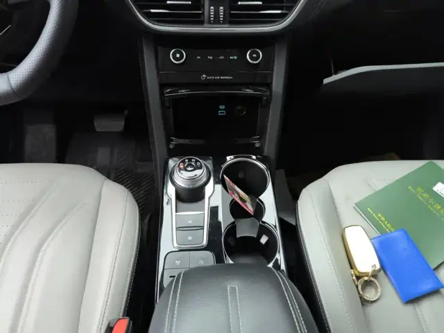 Ford Escape — Фото автомобиля 16