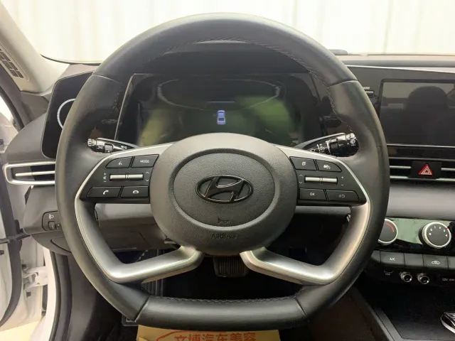 Hyundai Elantra — Фото автомобиля 13