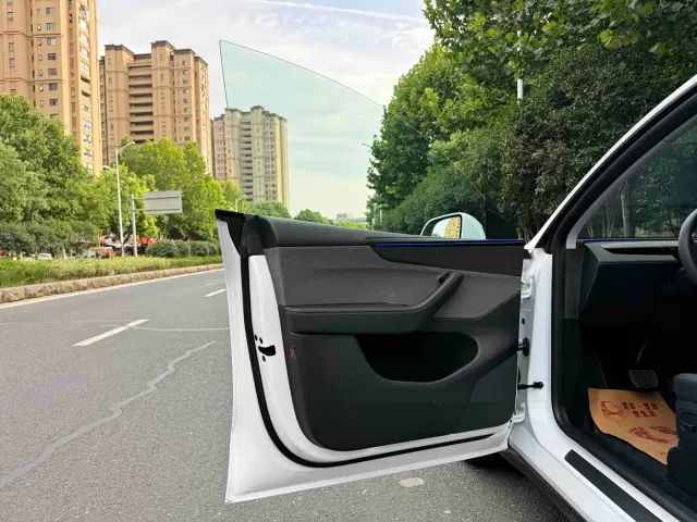 Tesla Model Y — Фото автомобиля 6