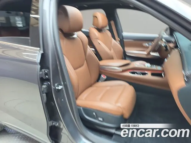 Genesis GV70 — Фото автомобиля 16
