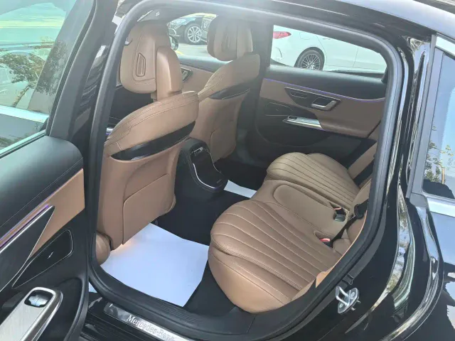 Mercedes-Benz E-Class — Фото автомобиля 6