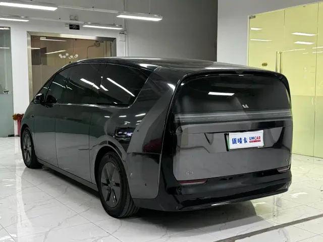 Li Auto MEGA — Фото автомобиля 3