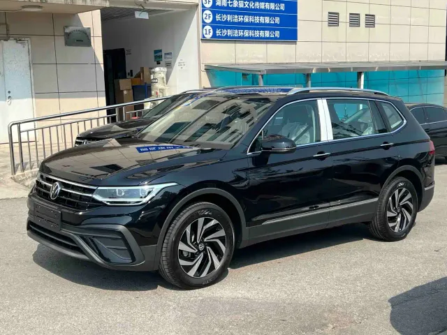Фотография автомобиля — Volkswagen Tiguan L