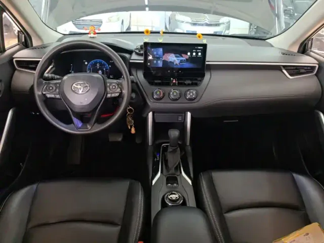 Toyota Corolla Cross — Фото автомобиля 9