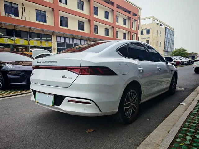 BYD Qin PLUS — Фото автомобиля 8