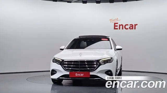 Mercedes-Benz E-Class — Фото автомобиля 3