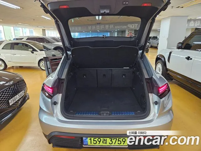 Porsche Macan Electric — Фото автомобиля 9