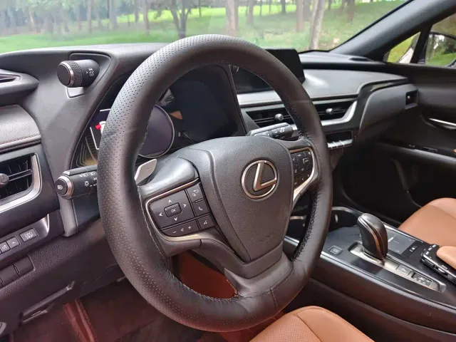 Lexus UX — Фото автомобиля 11