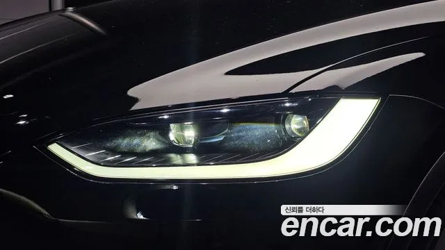 Tesla Model X — Фото автомобиля 22