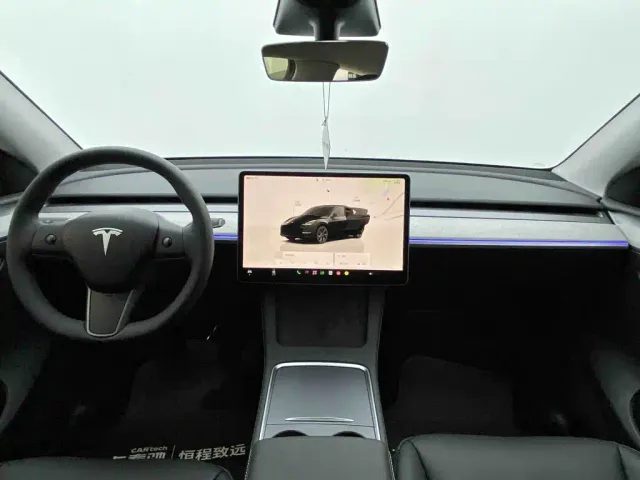 Tesla Model Y — Фото автомобиля 16