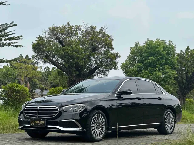 Фотография автомобиля — Mercedes-Benz E-Class