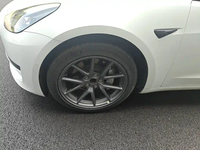 Tesla Model 3 — Фото автомобиля 22