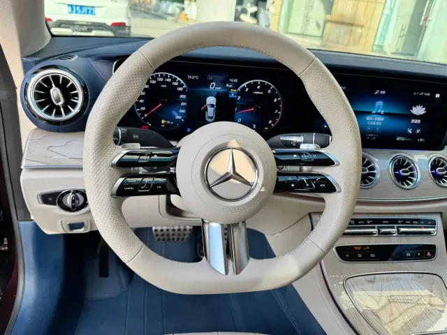 Mercedes-Benz E-Class — Фото автомобиля 11