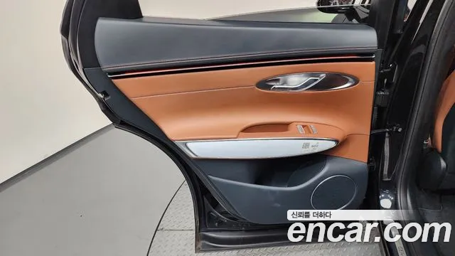 Genesis GV70 — Фото автомобиля 25