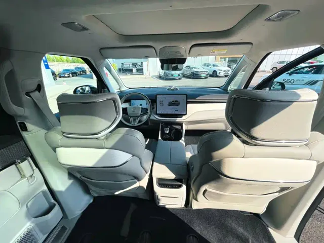 Volvo EM90 — Фото автомобиля 12