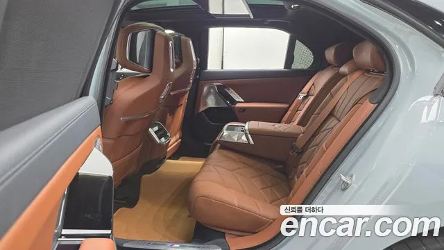 BMW 7-Series 7 серия (G70) 740i xDrive M Sport — Фото автомобиля 12