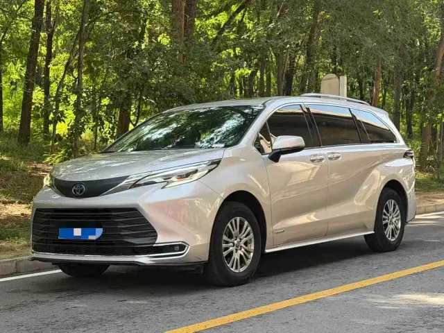 Фотография автомобиля — Toyota Sienna