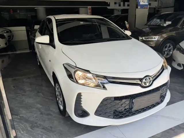 Toyota Vios FS — Фото автомобиля 3