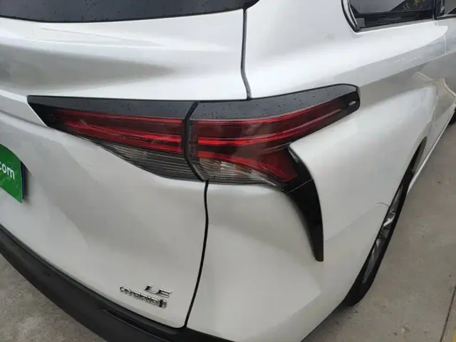 Toyota Sienna — Фото автомобиля 7