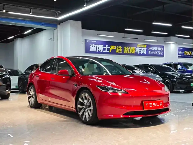 Tesla Model 3 — Фото автомобиля 3
