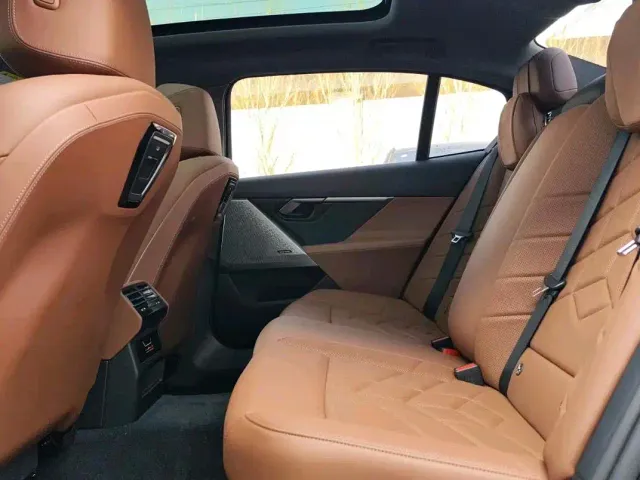 BMW 5 Series — Фото автомобиля 14