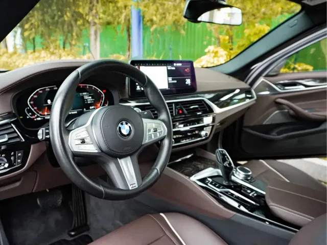 BMW 5 Series — Фото автомобиля 9