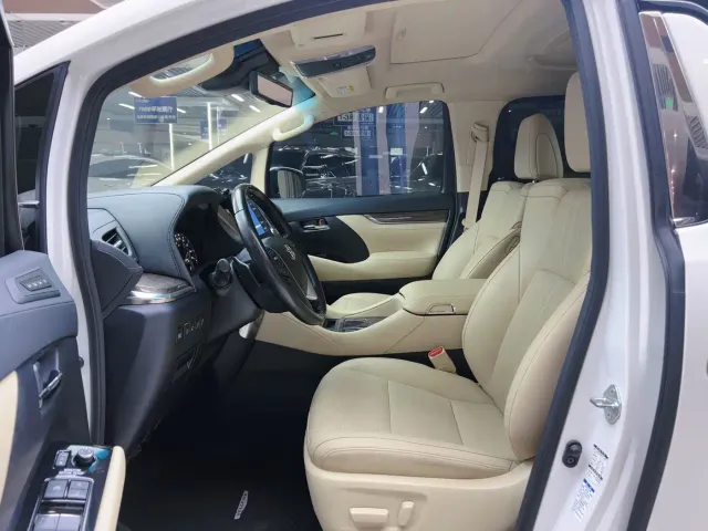 Toyota Vellfire — Фото автомобиля 9