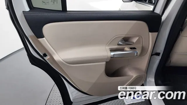 Mercedes-Benz GLB-Class — Фото автомобиля 25