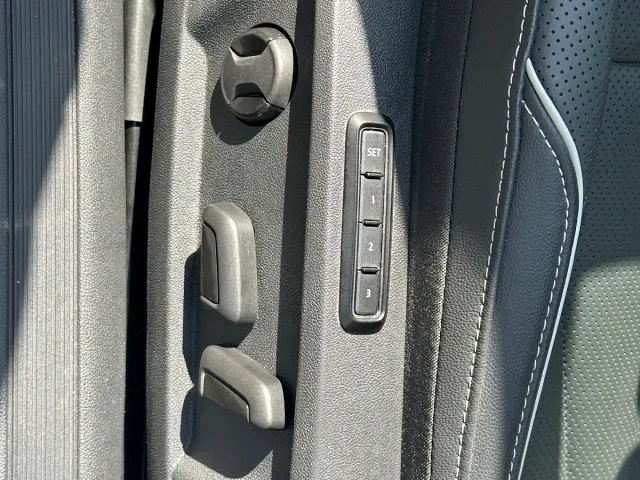 Volkswagen Passat — Фото автомобиля 14