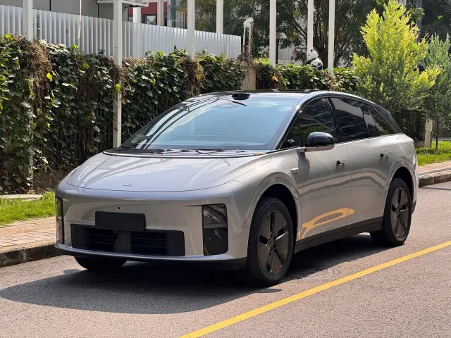 Фотография автомобиля — Li Auto i6