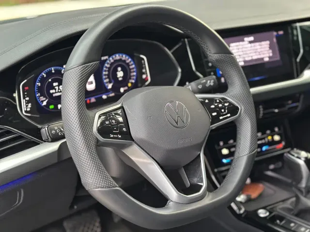 Volkswagen Passat — Фото автомобиля 16