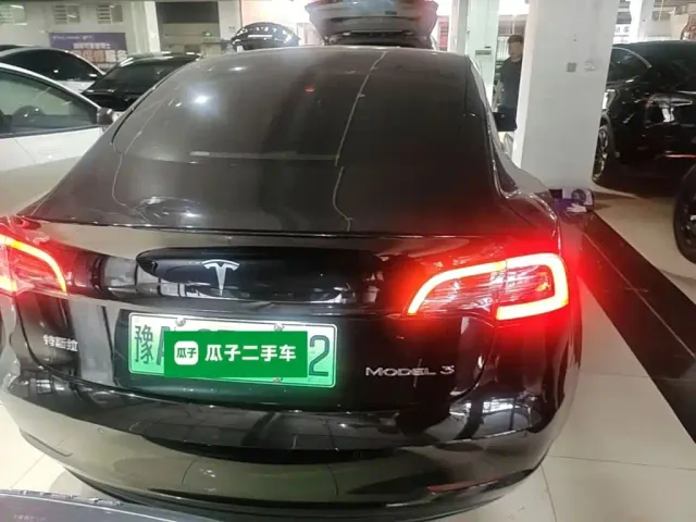 Tesla Model 3 — Фото автомобиля 5