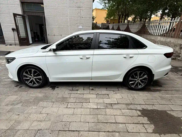 Geely Emgrand — Фото автомобиля 4