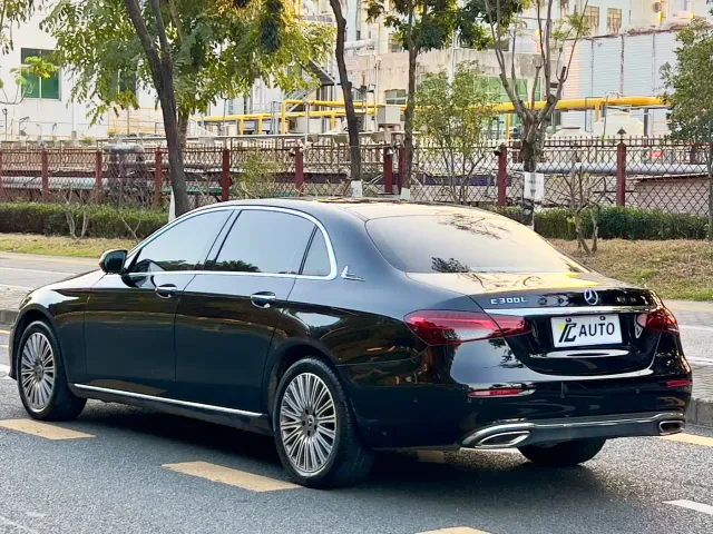 Mercedes-Benz E-Class — Фото автомобиля 5