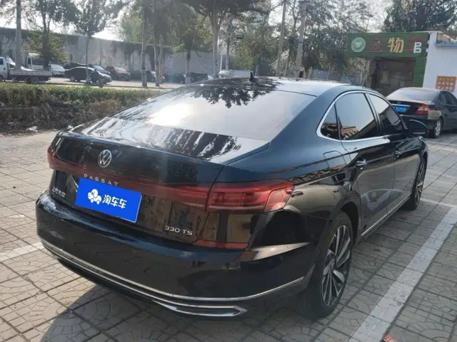Volkswagen Passat — Фото автомобиля 3