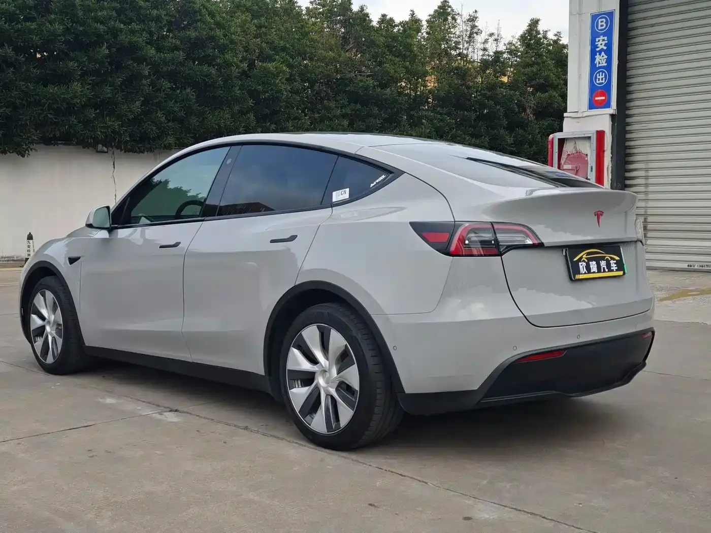 Tesla Model Y 2021 Standard Range Rear-Wheel Drive — Фото автомобиля 6