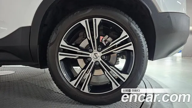 Вольво XC40 B4 Inscription — Фото автомобиля 21