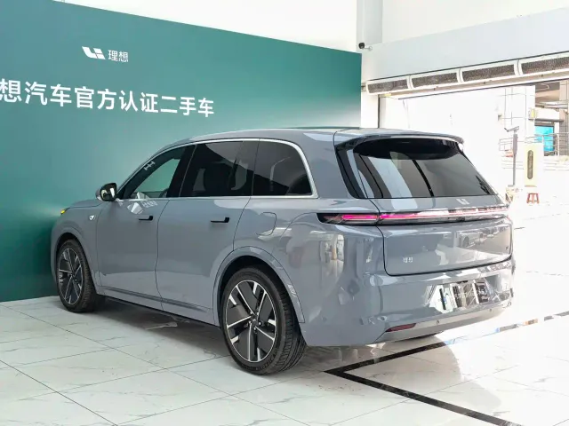 Li Auto L8 — Фото автомобиля 16